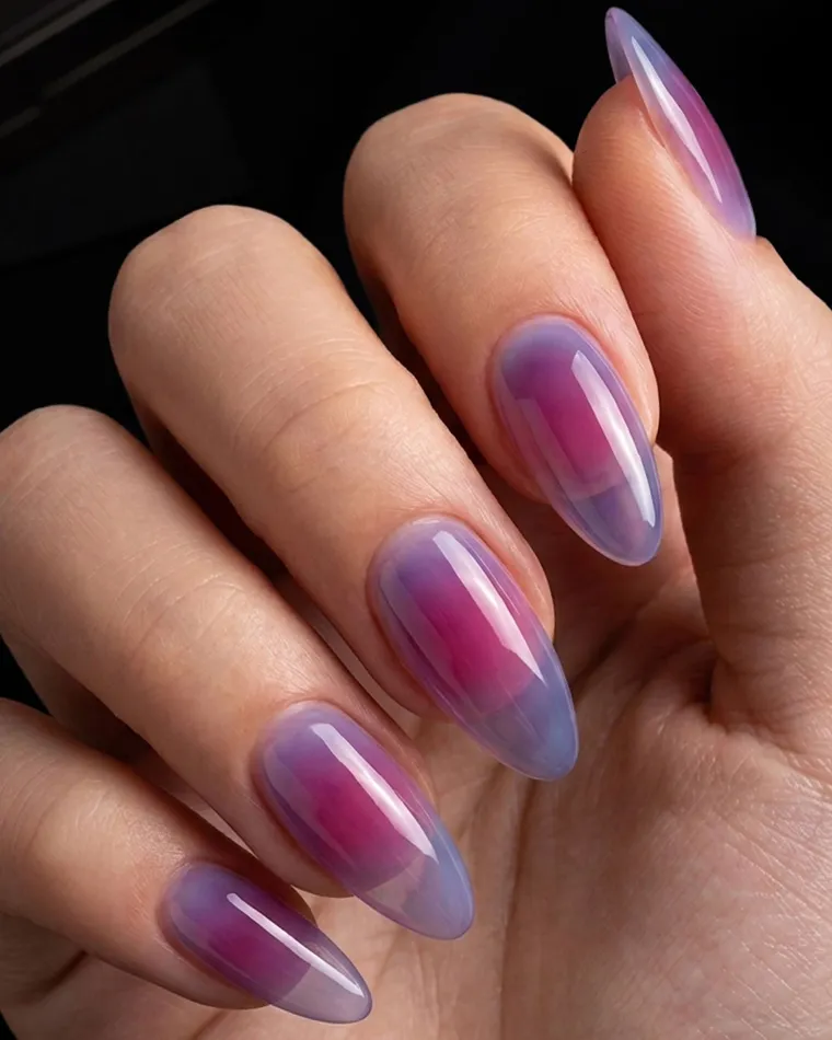 Uñas con el acabado Murano Chrome